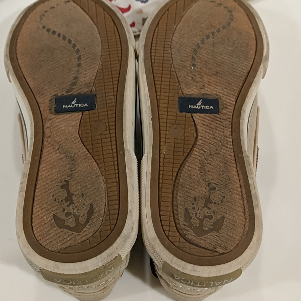 Boys Nautica Shoes - Picture 2 of 3
